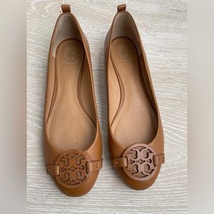 Tory Burch flats in cognac size 7
